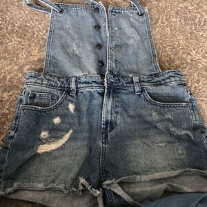 Tinsel Town Jean overalls shorts in M